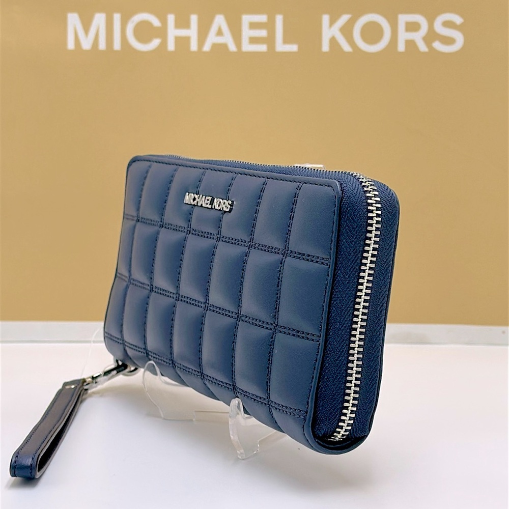 MICHAEL KORS Continental Wristlet Phone Case Wallet Navy
NWT - Picture 6 of 12